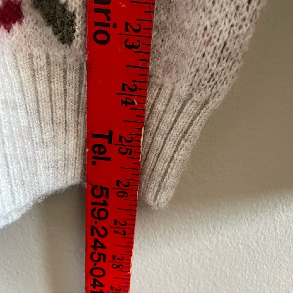 Cleo Oatmeal V Neck Rose Patterned Boxy Cardigan - Size Large Like New - Picture 16 of 16